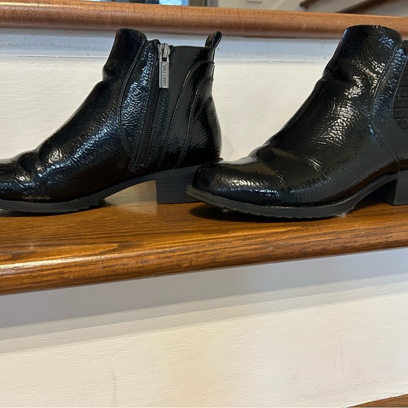 Valdini patent  leather winter boots. - Picture 3 of 6